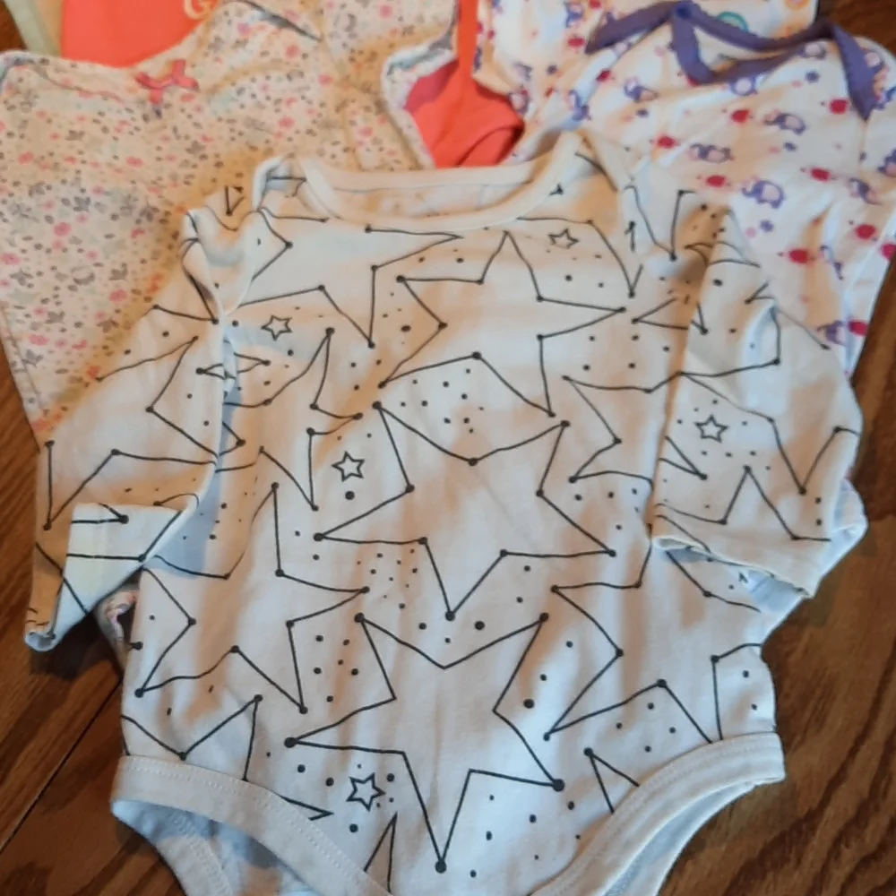 Onesies baby girl 8 piece three to six months short sleeve and one long sleeve b